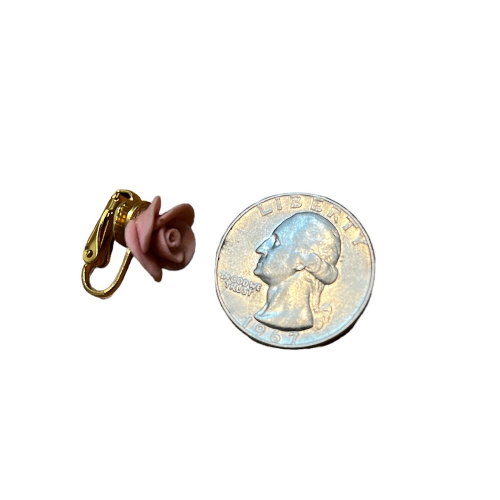✨ 3/$15 ✨ Vintage Pink Porcelain Rose Clip On Earrings - Picture 3 of 3